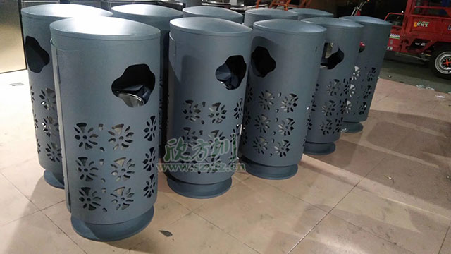 欣方圳精品定制垃圾桶表面鏤空精細雕刻，外形上設(shè)計美觀，新穎獨特！